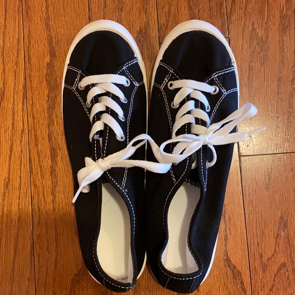 Size 10 Women’s Black Sneakers